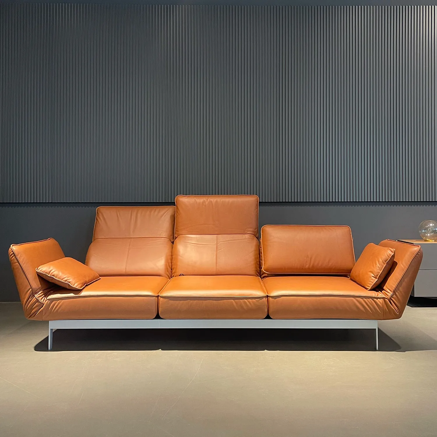 rolf benz | mera sofa | 3 seater leather | beige grey 38.732   marrone metallic frame